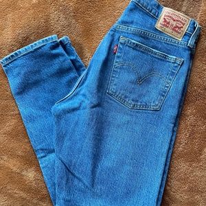Womens Levi jeans